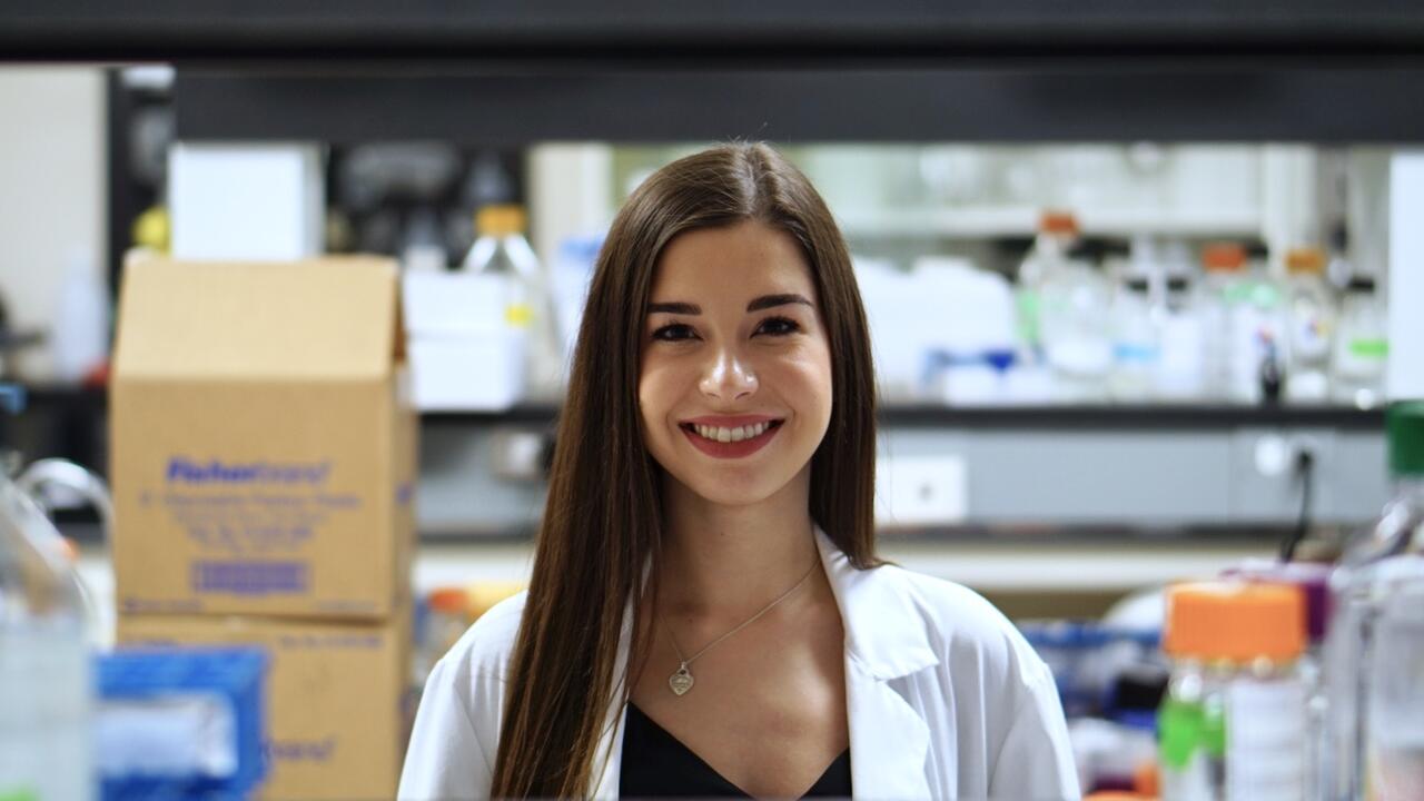 Natasha Knier in lab