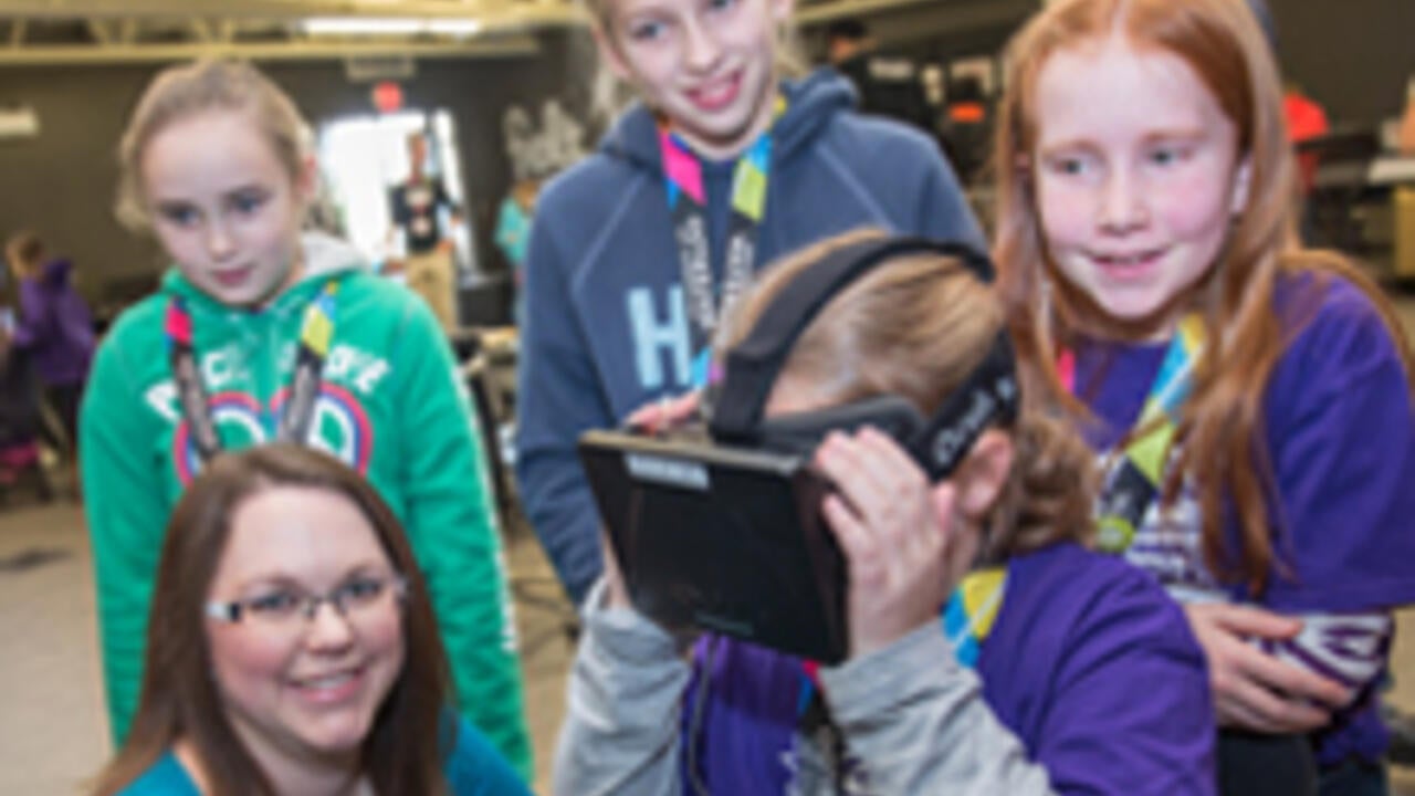 Jennifer Irwin, UWaterloo Engineering at an Engineering outreach event