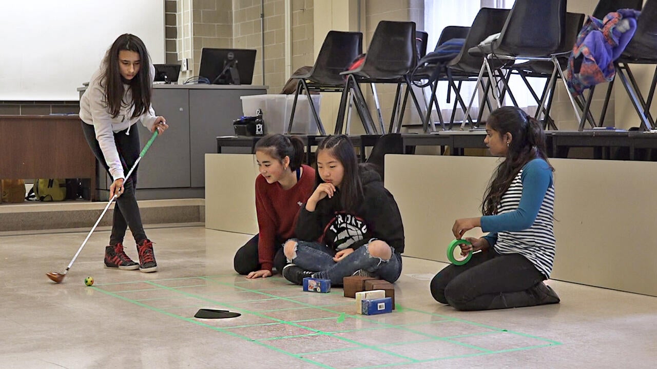 Elementary girls play a game at PhysiX Girls Matter event