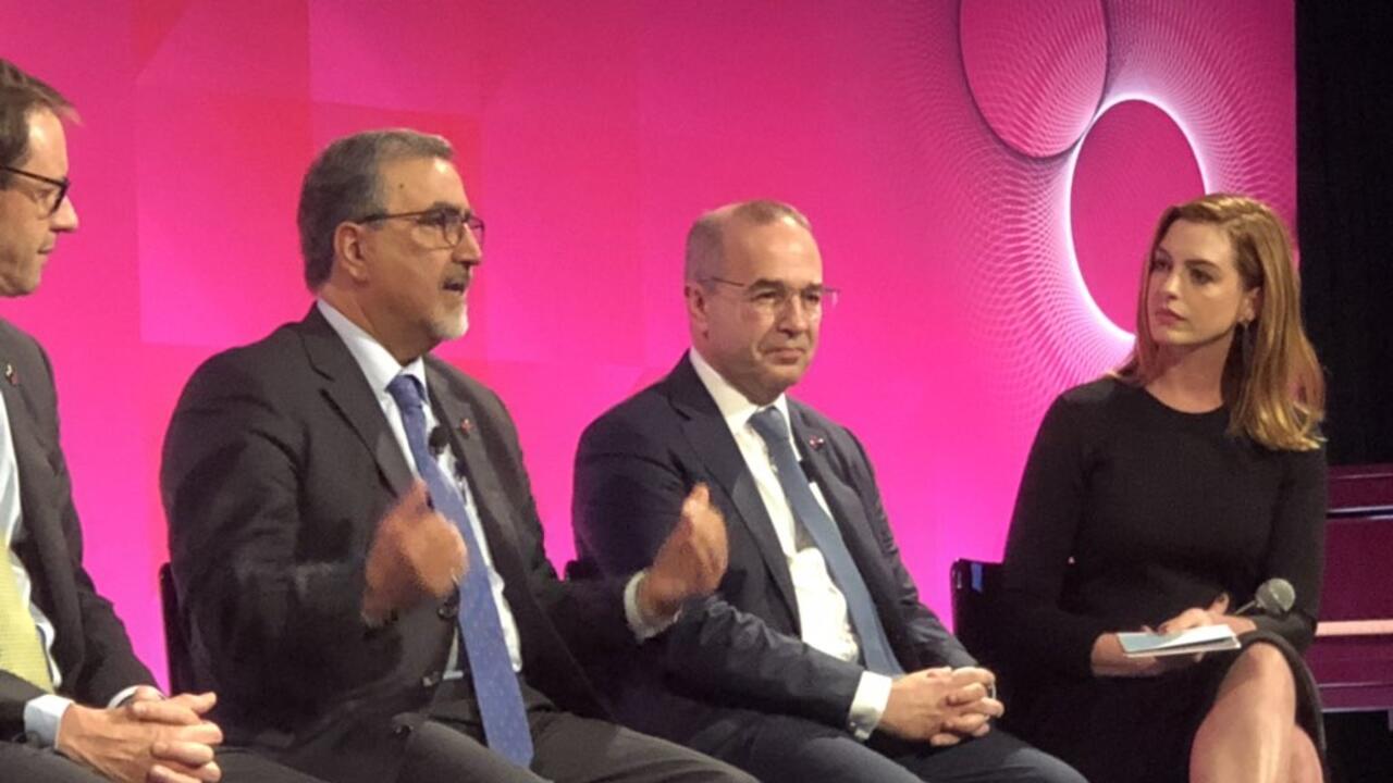 feridun hamdullahpur and anne hathaway at UN Summit