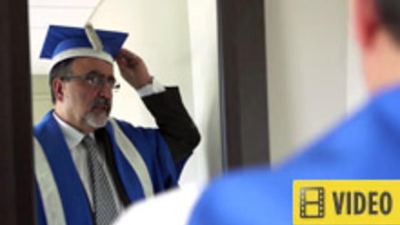 President Feridun Hamdullahpur preparing for Convocation