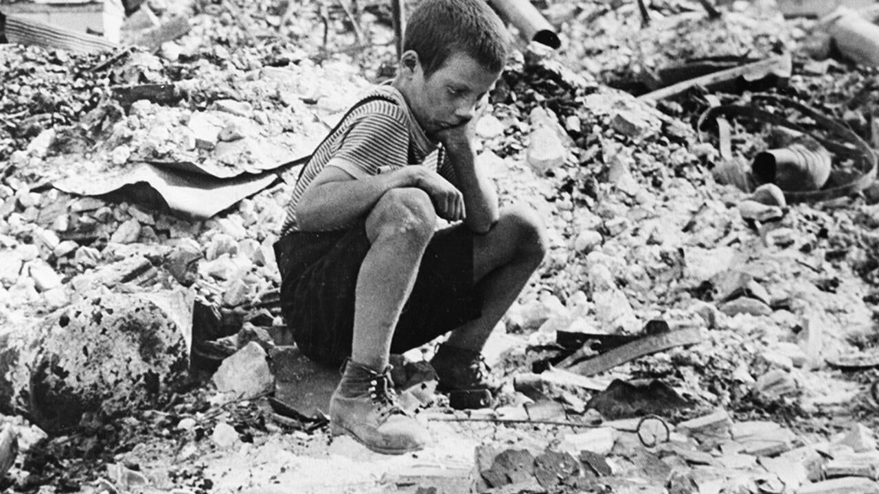 Polish by in ruins of Warsaw 1939