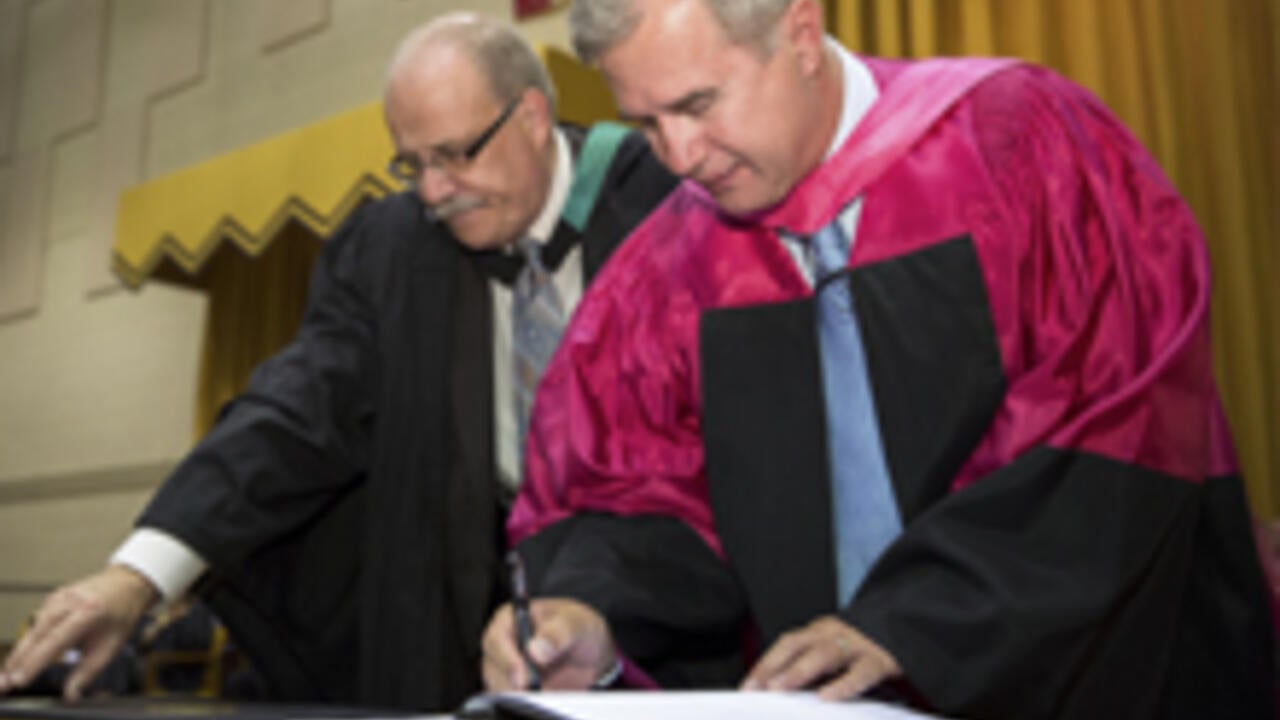 Tom Jenkins receives honorary uWaterloo degree
