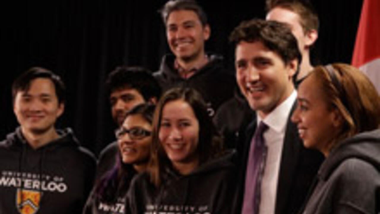 Justin Trudeau poses with a group of Waterloo students