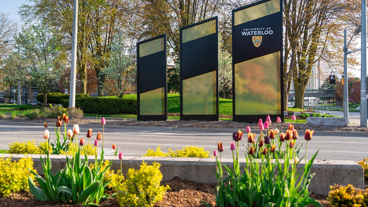 UWaterloo sign at University Ave entrance