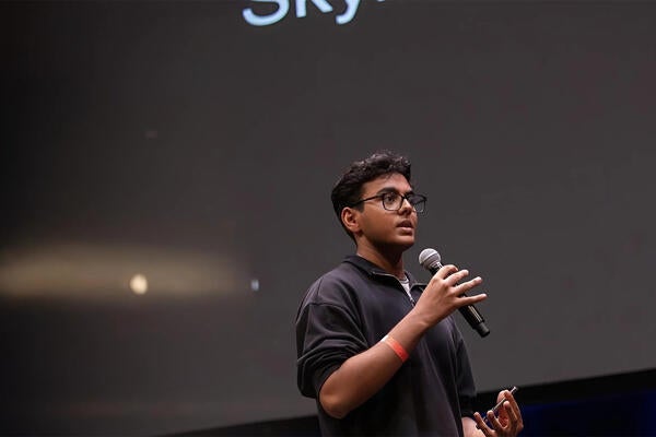 Rajan Agarwal presenting at Hackathon