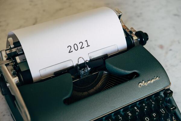 a typewriter with 2021 written on paper