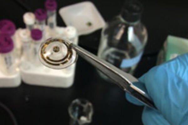 contact lense in laboratory