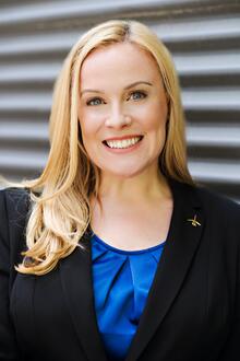 Headshot of Suzanne Kearns in a blue shirt and black blazer.