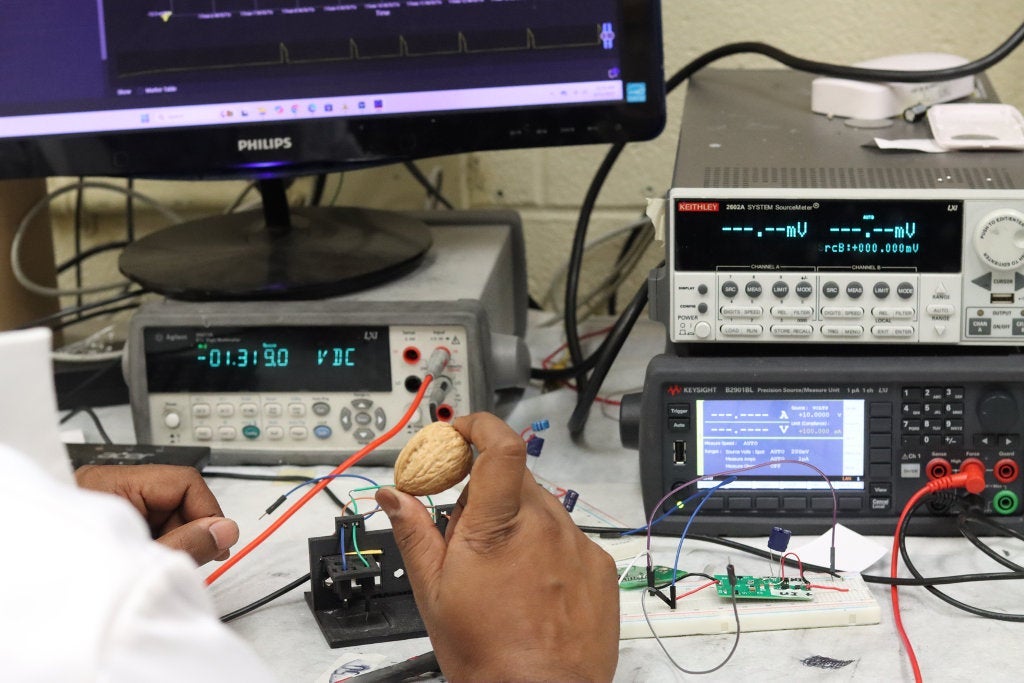 Waterloo researchers developed a coin-sized device that can generate an electrical signal as water evaporates from a complex net