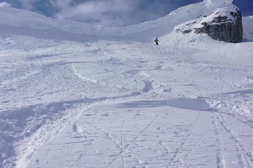 Photo of snowboarding hill 