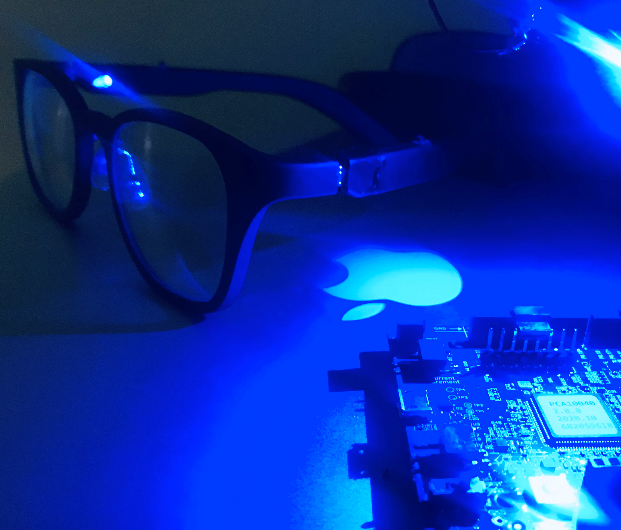Light therapy glasses