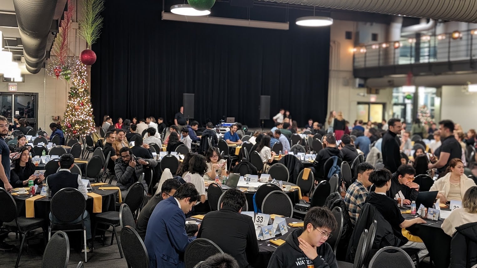 International students seated a round tables at Fed Hall for dinner