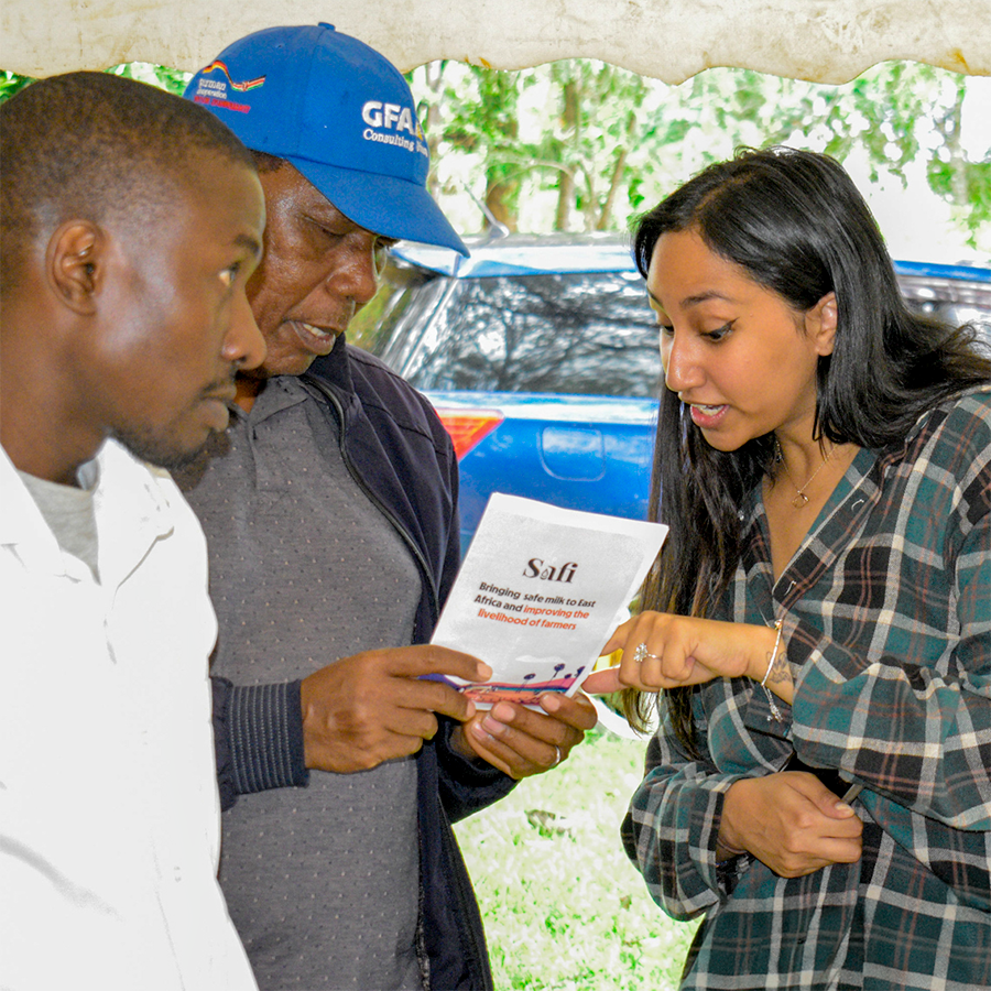 Miraal Kabir explaining to African farmers how Safi works