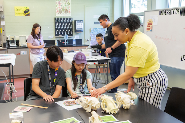 Young visitors learning in the Ecology Lab