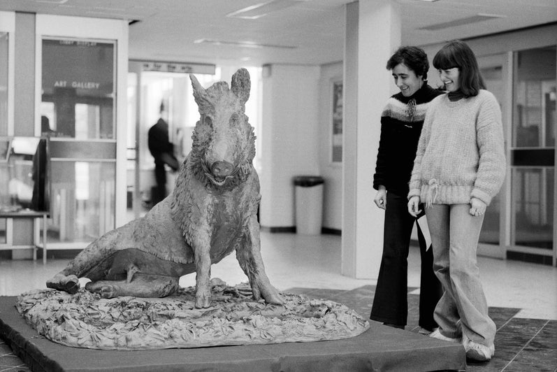 Faculty of Arts students admiring Porcellino statue inside the Modern Languages building