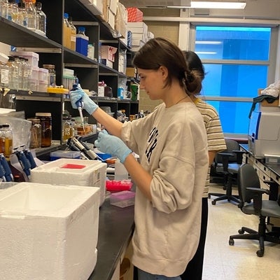 Undergrad student working on an experiment in a research lab 