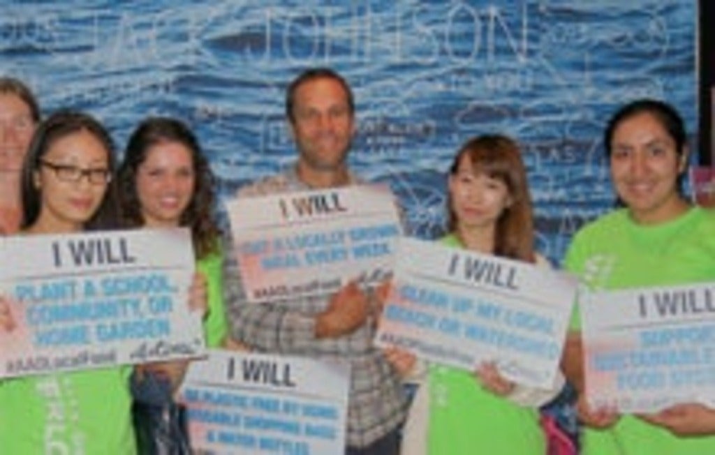 University of Waterloo environment students with Jack Johnson