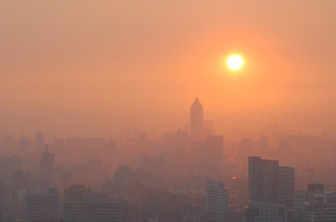 Skyline of a city covered in smog