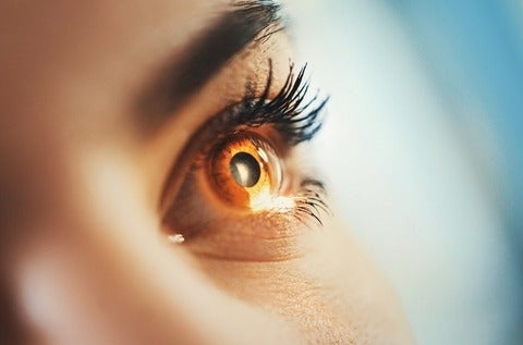 An eye with light shining into it