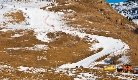 Snow on sloping hill