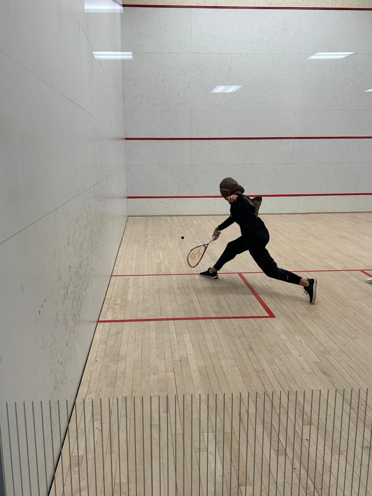 El-shayeb lunging to get the ball in squash.