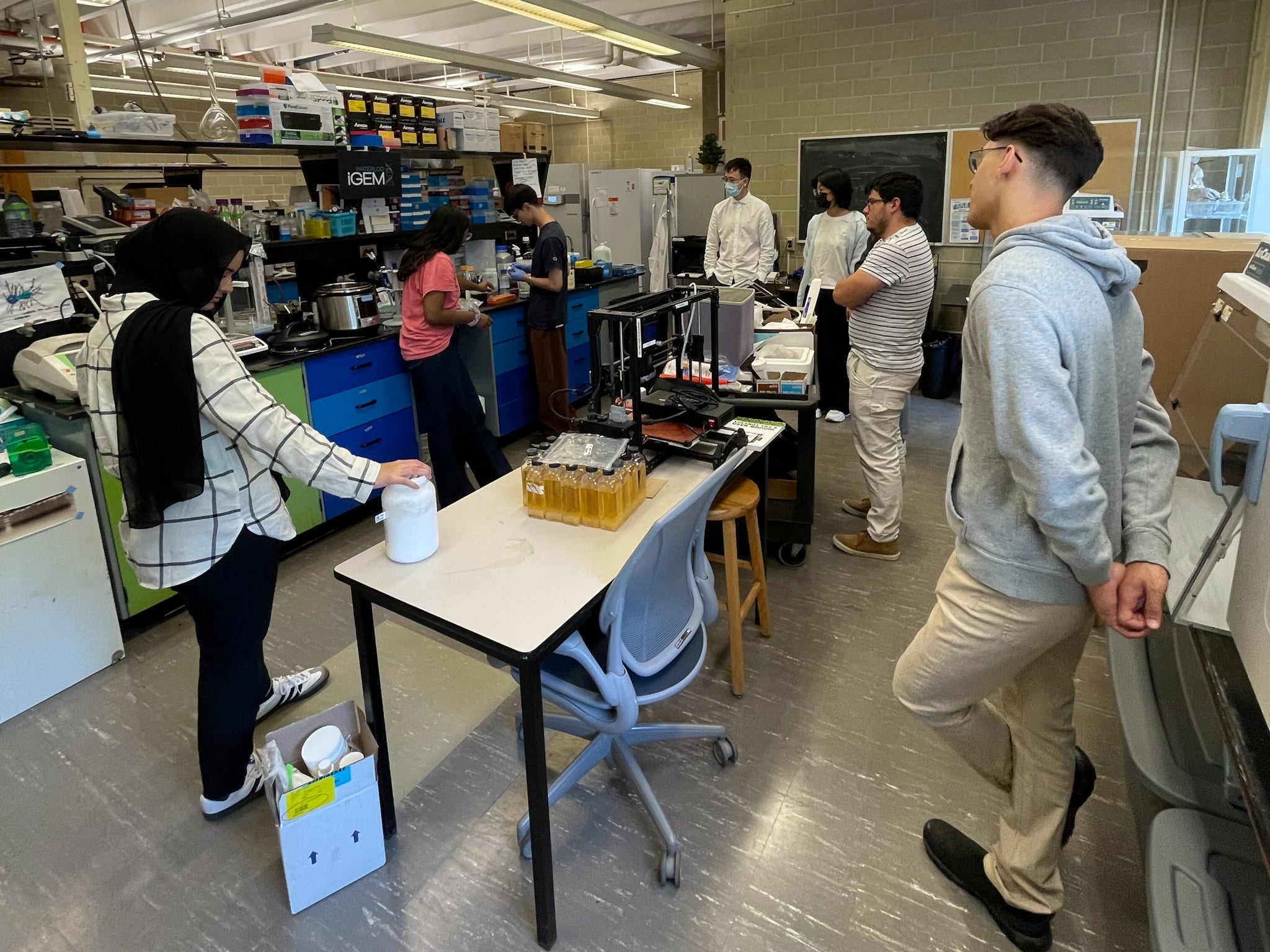 Undergrad student working on an experiment in a research lab 