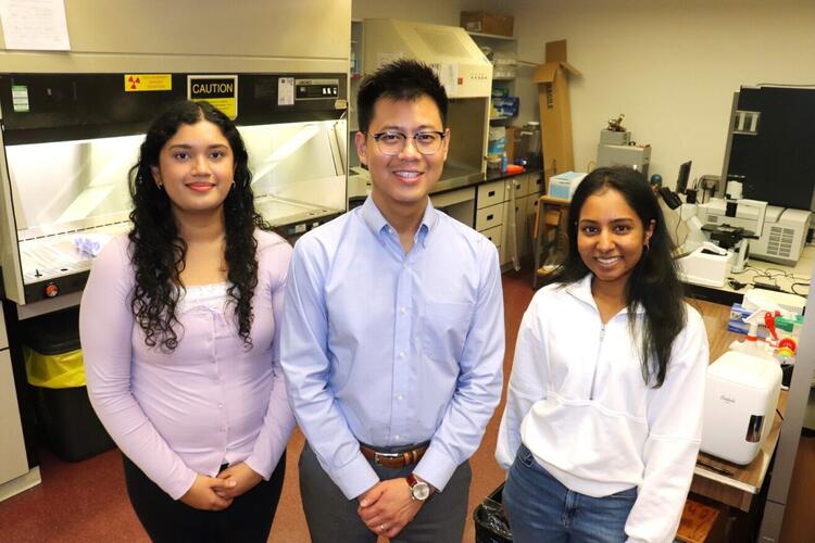 Dr. William Ngo with two students, to his left is Shahana Vimalanathan, who is a 5th year biomedical sciences student completing her honours thesis, and PhD student Nijani Nagaarudkumaran to his right