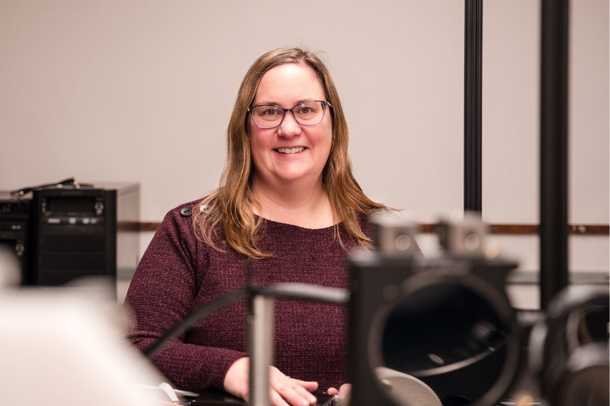 Jennifer Hunter in lab