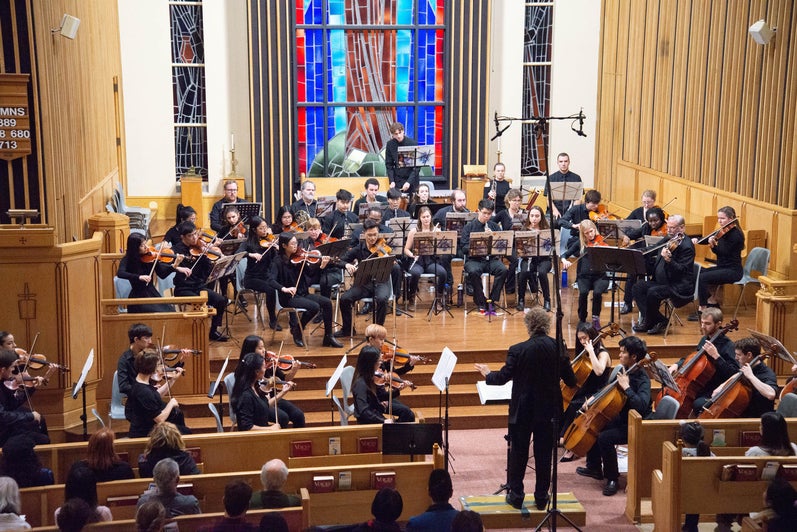 Orchestra plays at First United Church