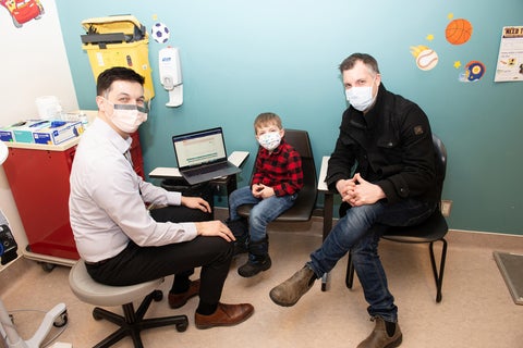 Alex Wong and patients. Photo credit: André D. Coutu, CHEO.