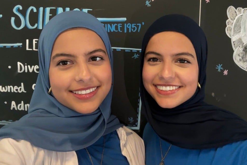 Mawada and Marwa Al-Hammadi 