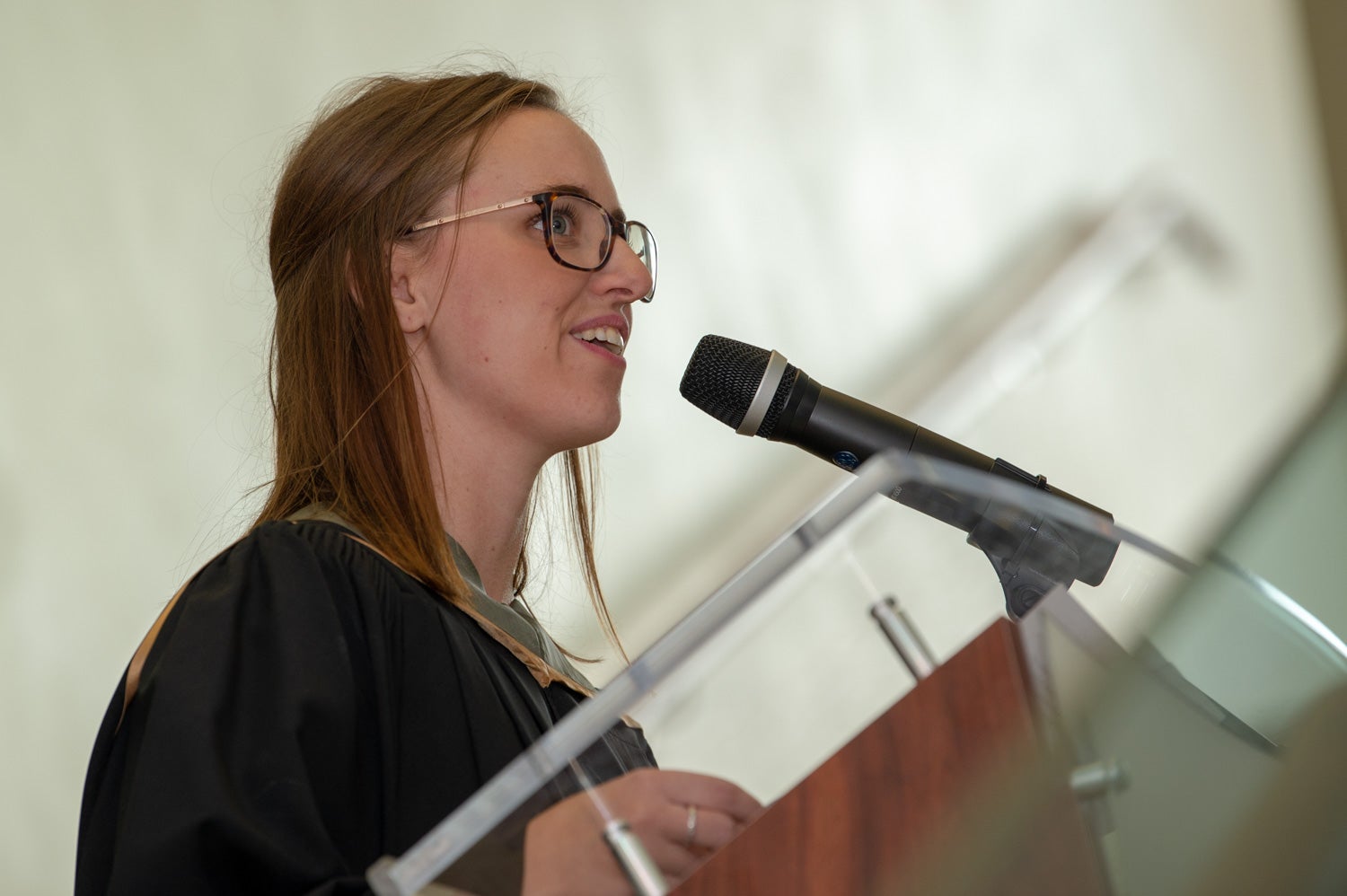 Melanie Sanderson delivering a valedictorian address