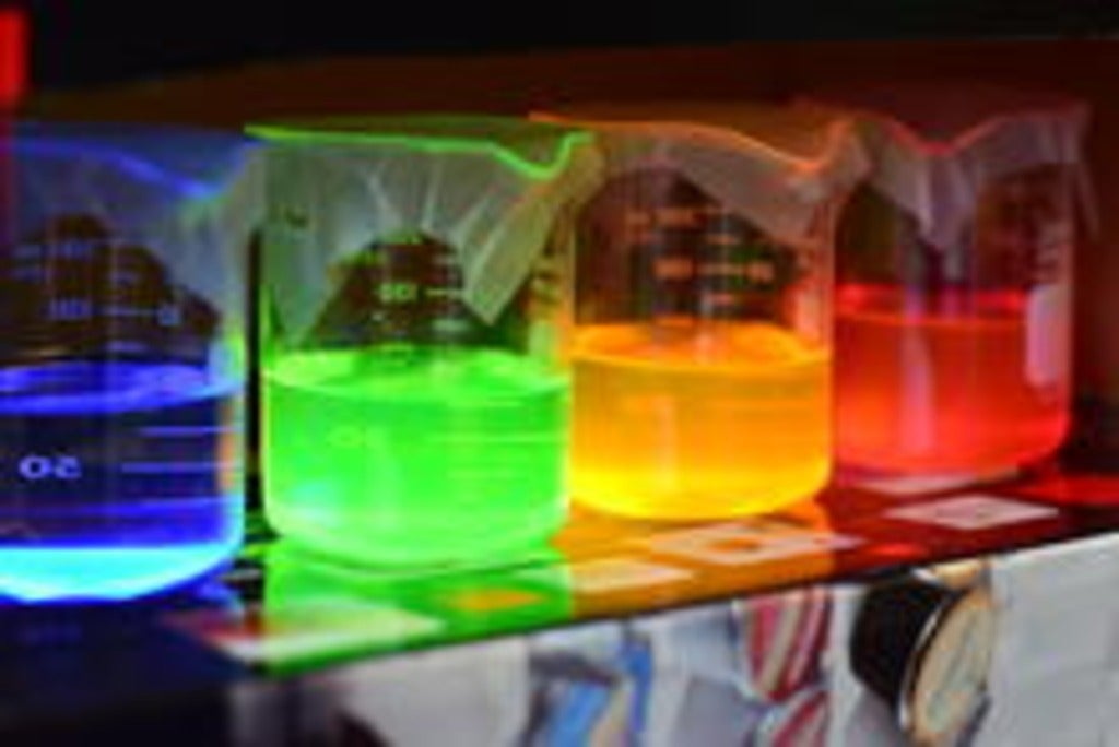 beakers with coloured liquid, arranged in proper spectral order