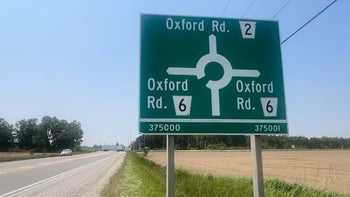 Picture of the Roundabout Sign at Oxford Road 6 and Oxford Road 2 