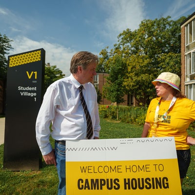 Bill talking to a move-in day staff member 