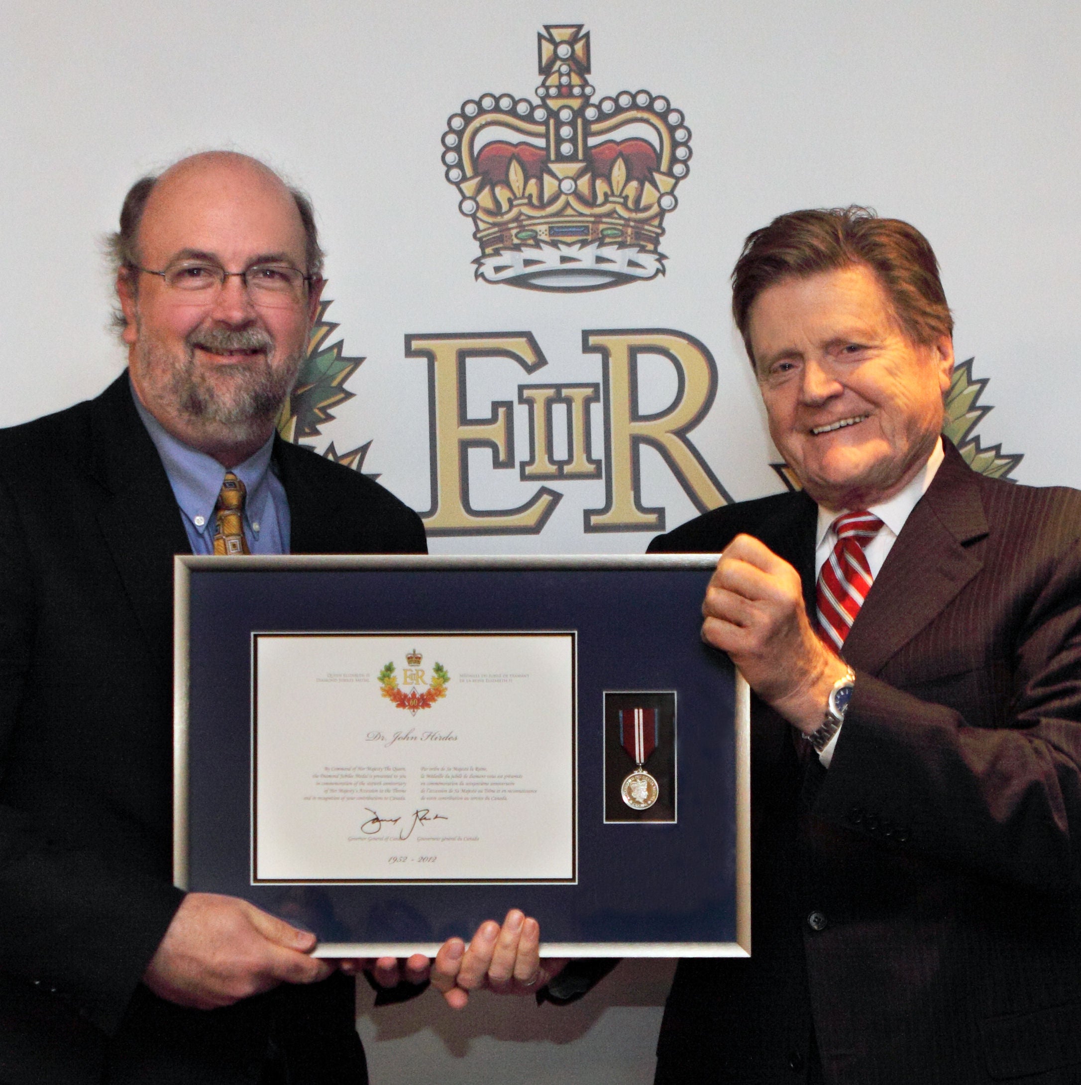 John Hirdes receiving award from Ralph Sultan