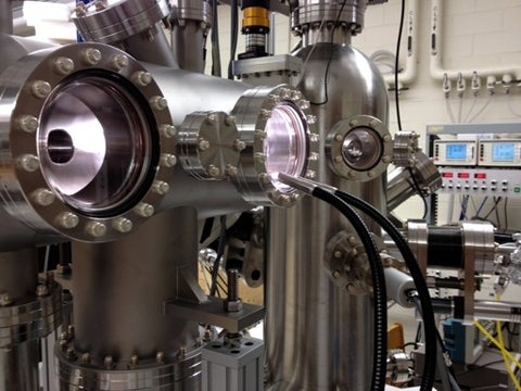 “> Ultra-high vacuum inverse photoemission instrument in our lab