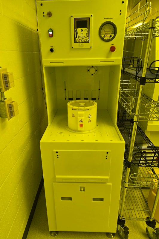 Laurell spin coating station