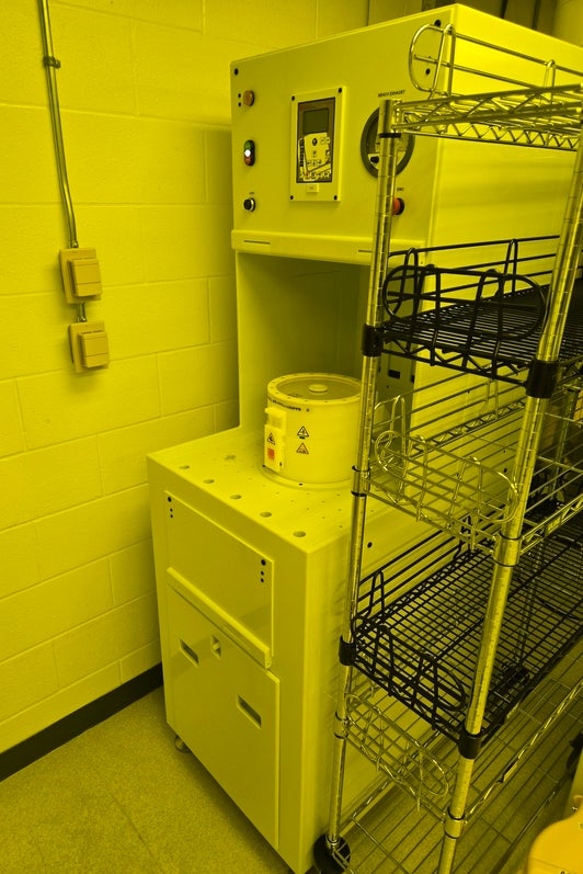 Laurell spin coating station