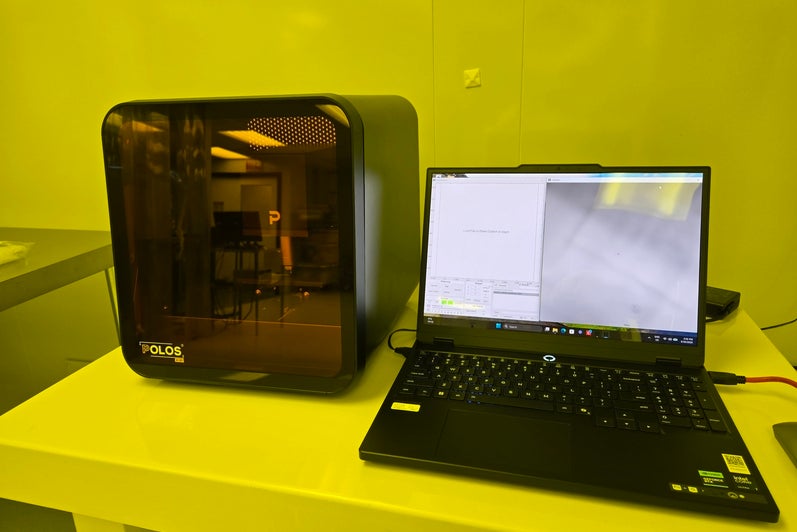 Polos UV maskless lithography system