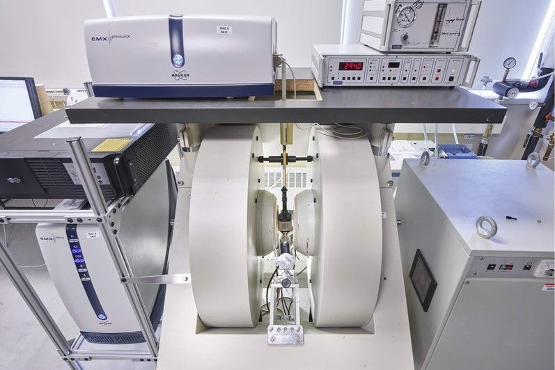 Bruker ESR system