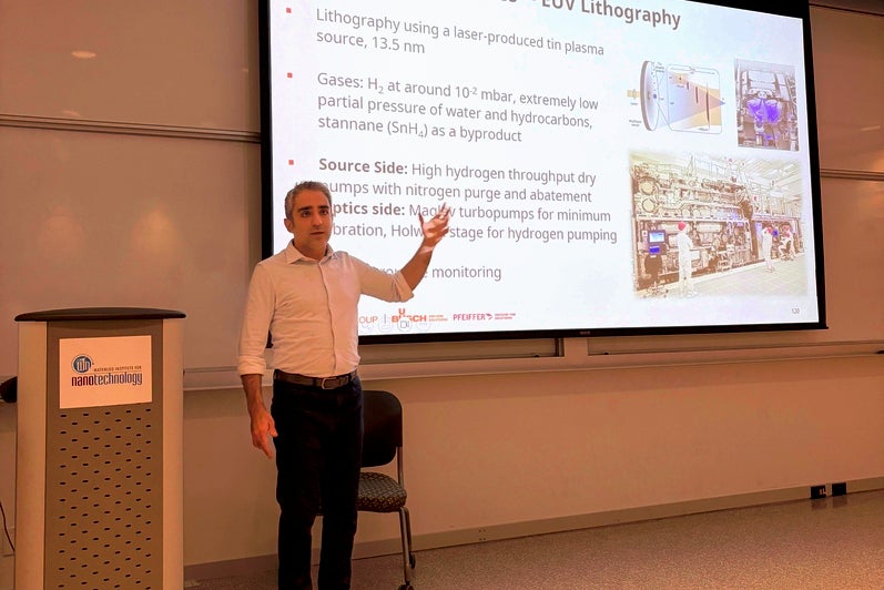 Siavash Asadollahi delivering the seminar