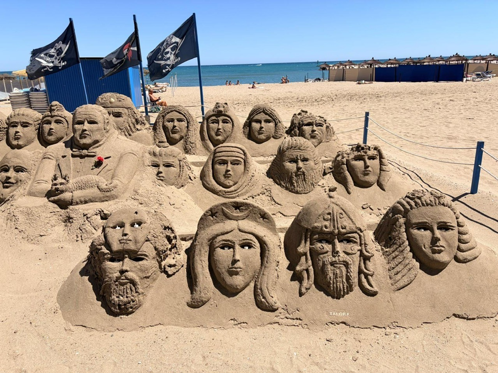 Faces in the Spanish sand.