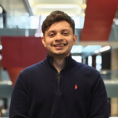 Headshot of Sebastian Viancha