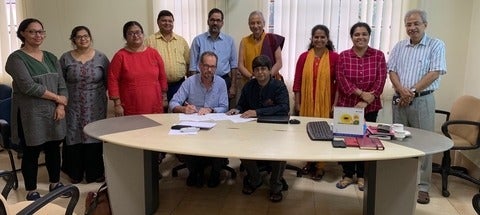 B.Frayne signs MOU in India 