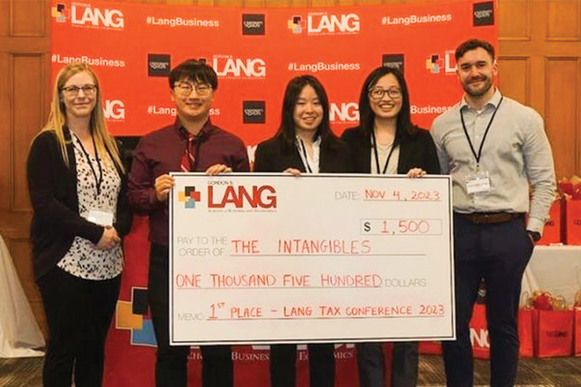 Jonathan, Rachel, and Vivian with professors holding a cheque they won