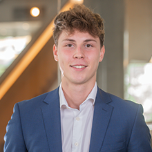 Headshot of Leo Stetsyuk