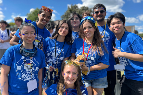 A group of Science Ambassadors wearing blue t-shirts at Science Orientation.