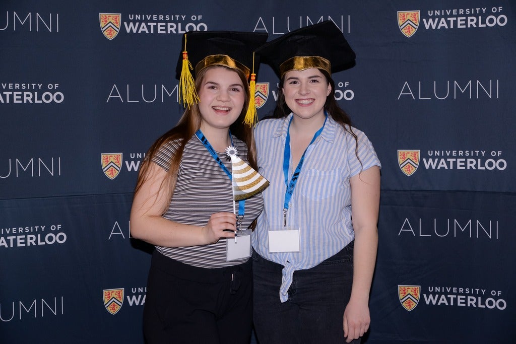2 students in graduation hats